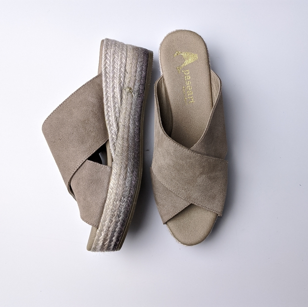 ♥️FLASH SALE♥️🌿SLIP IN WEDGES🌿